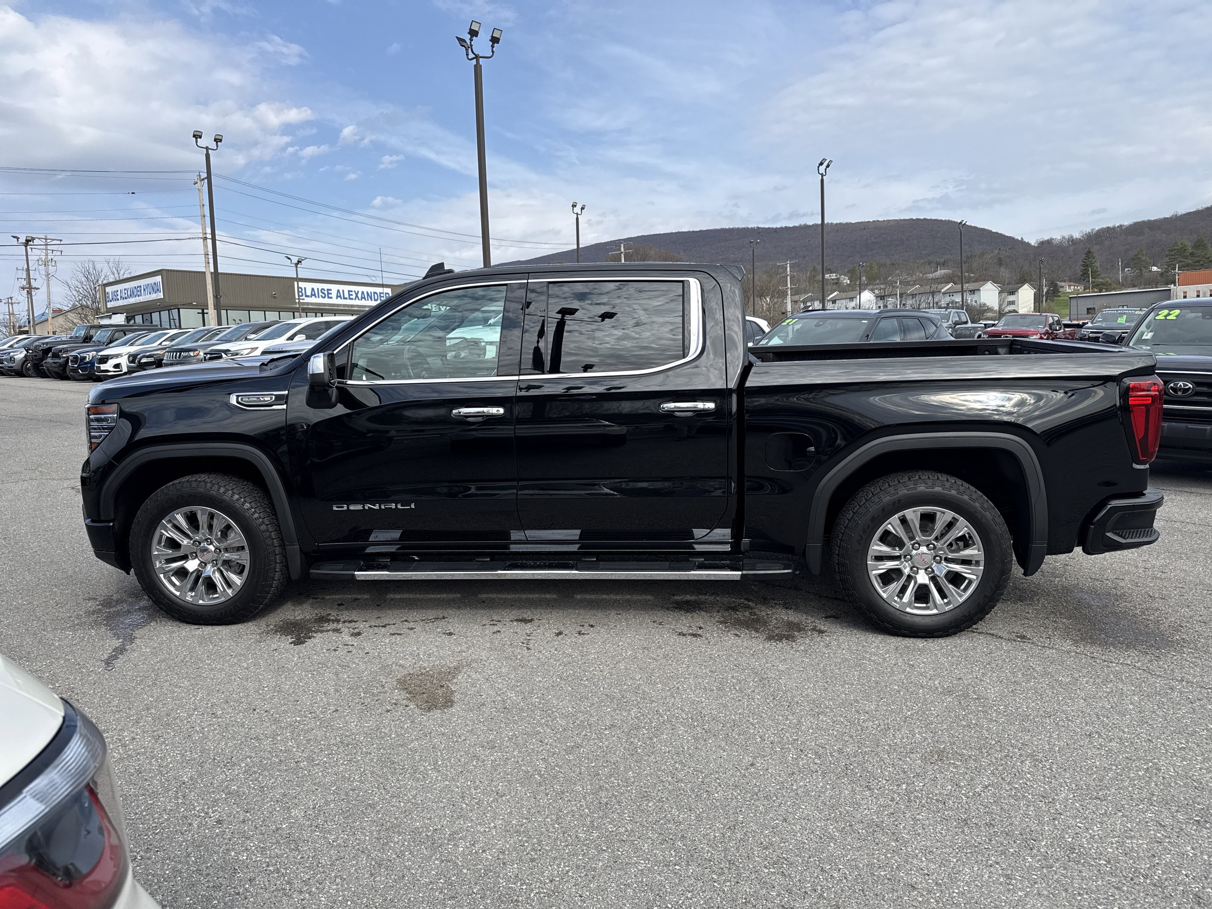 Used 2024 GMC Sierra 1500 Denali w/ Technology Package image 7