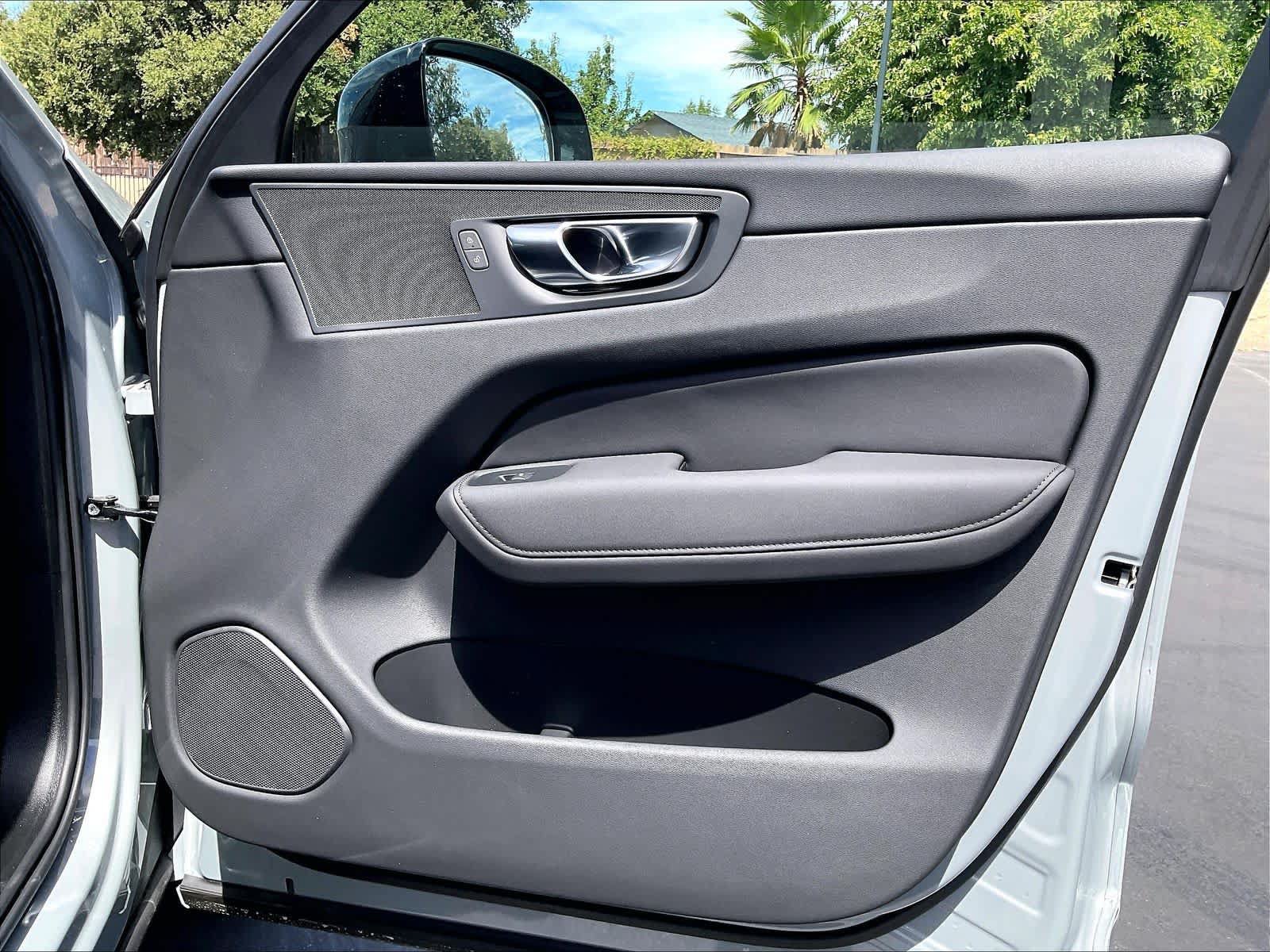 New 2027 Volvo XC60 B5 Core AWD/4WD image 30