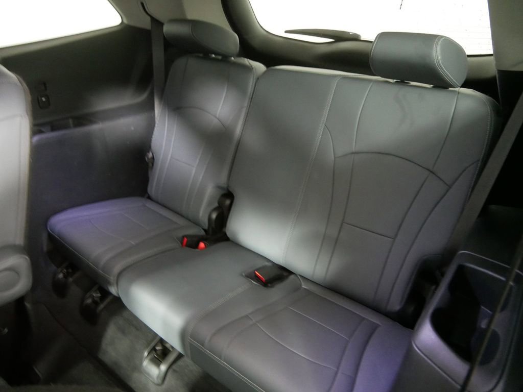 Used 2021 Buick Enclave Essence image 18