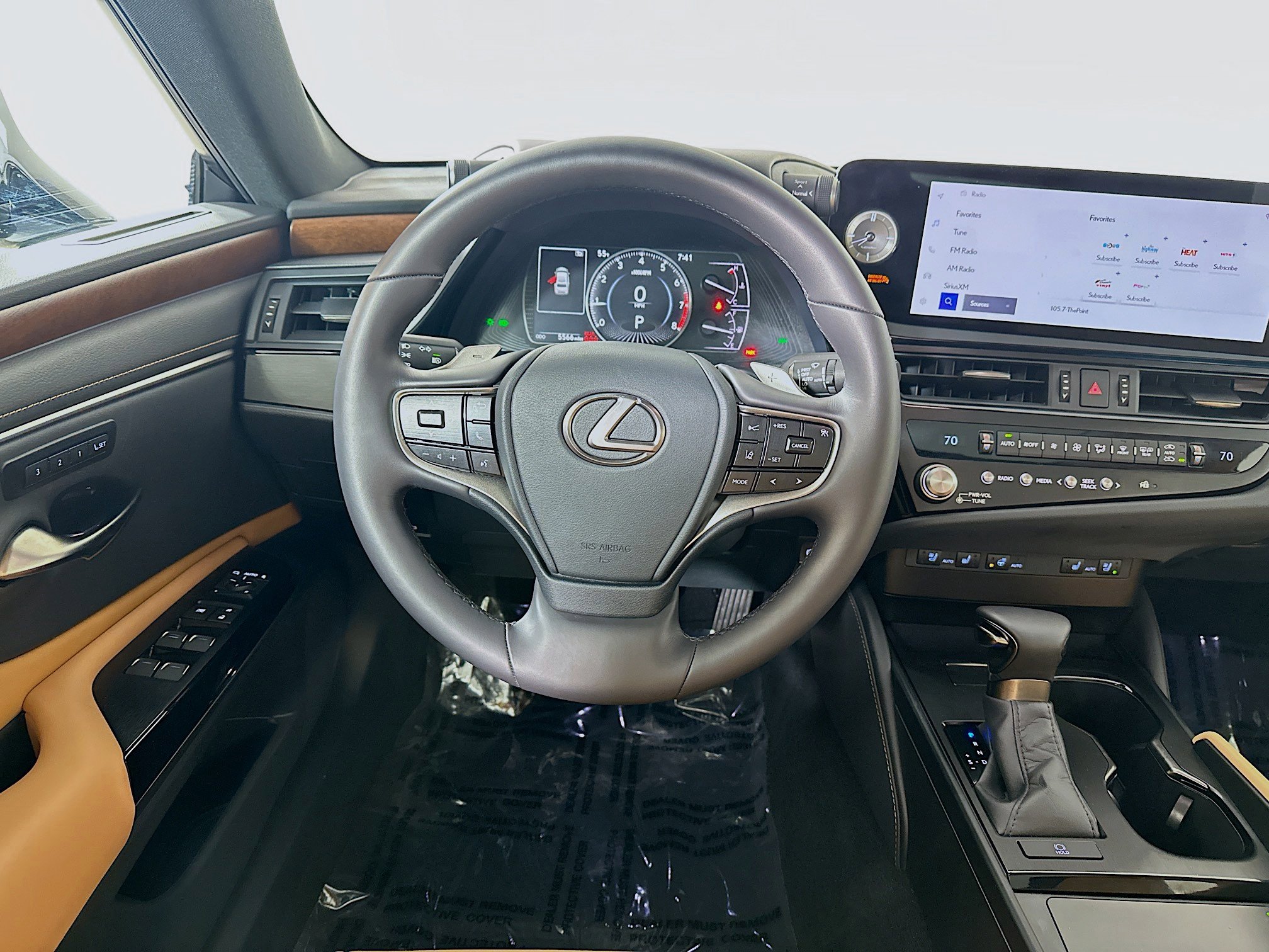 Certified 2025 Lexus ES 350 w/ Accessory Package (Z2) image 21
