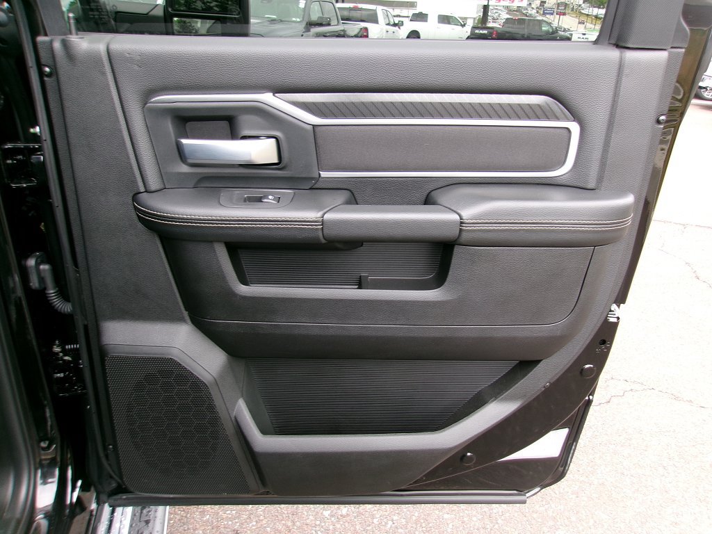 Certified 2025 RAM 2500 Big Horn AWD/4WD image 9