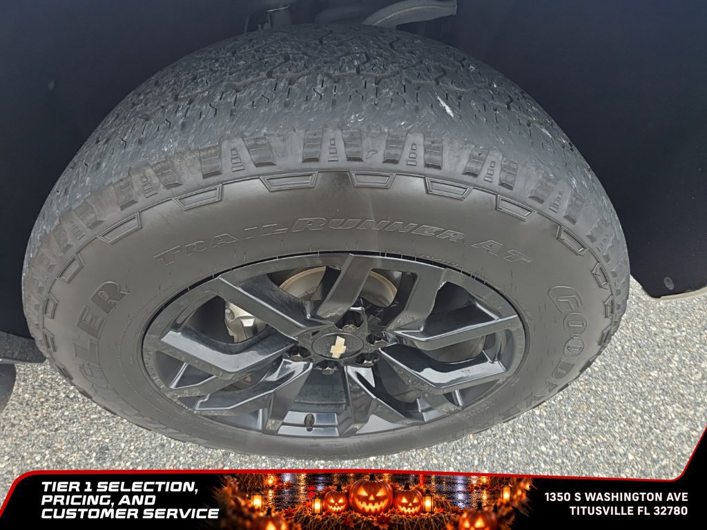 Used 2022 Chevrolet Suburban Z71 w/ Luxury Package AWD/4WD image 9