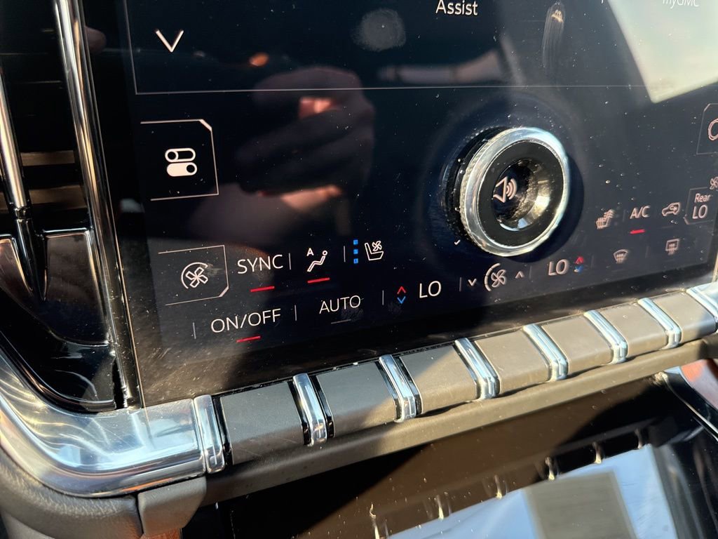 Used 2025 GMC Yukon Denali image 23