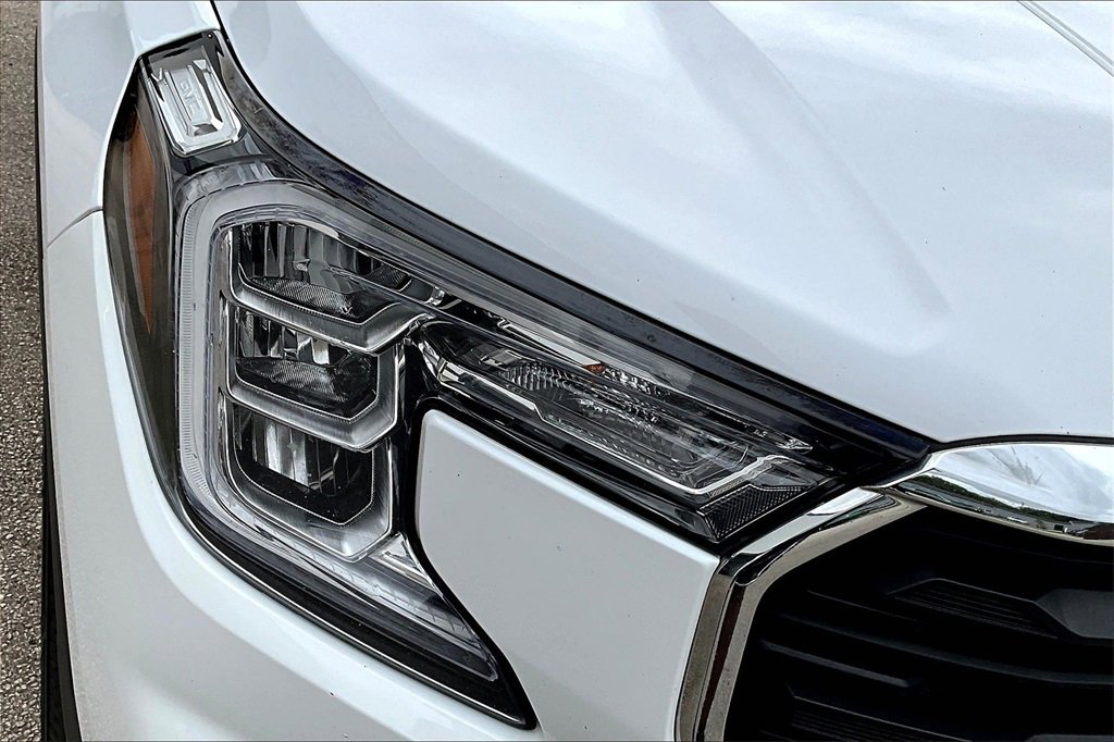 Used 2023 GMC Terrain SLE w/ Driver Convenience Package image 30