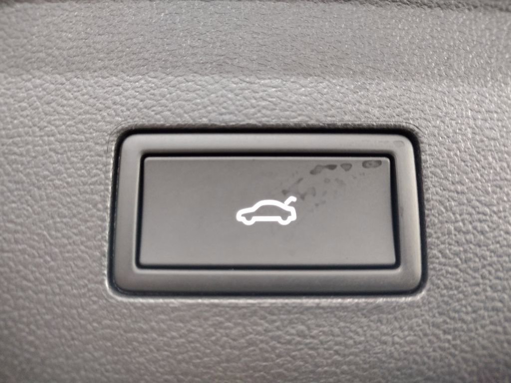 New 2026 Volkswagen Atlas SE image 18