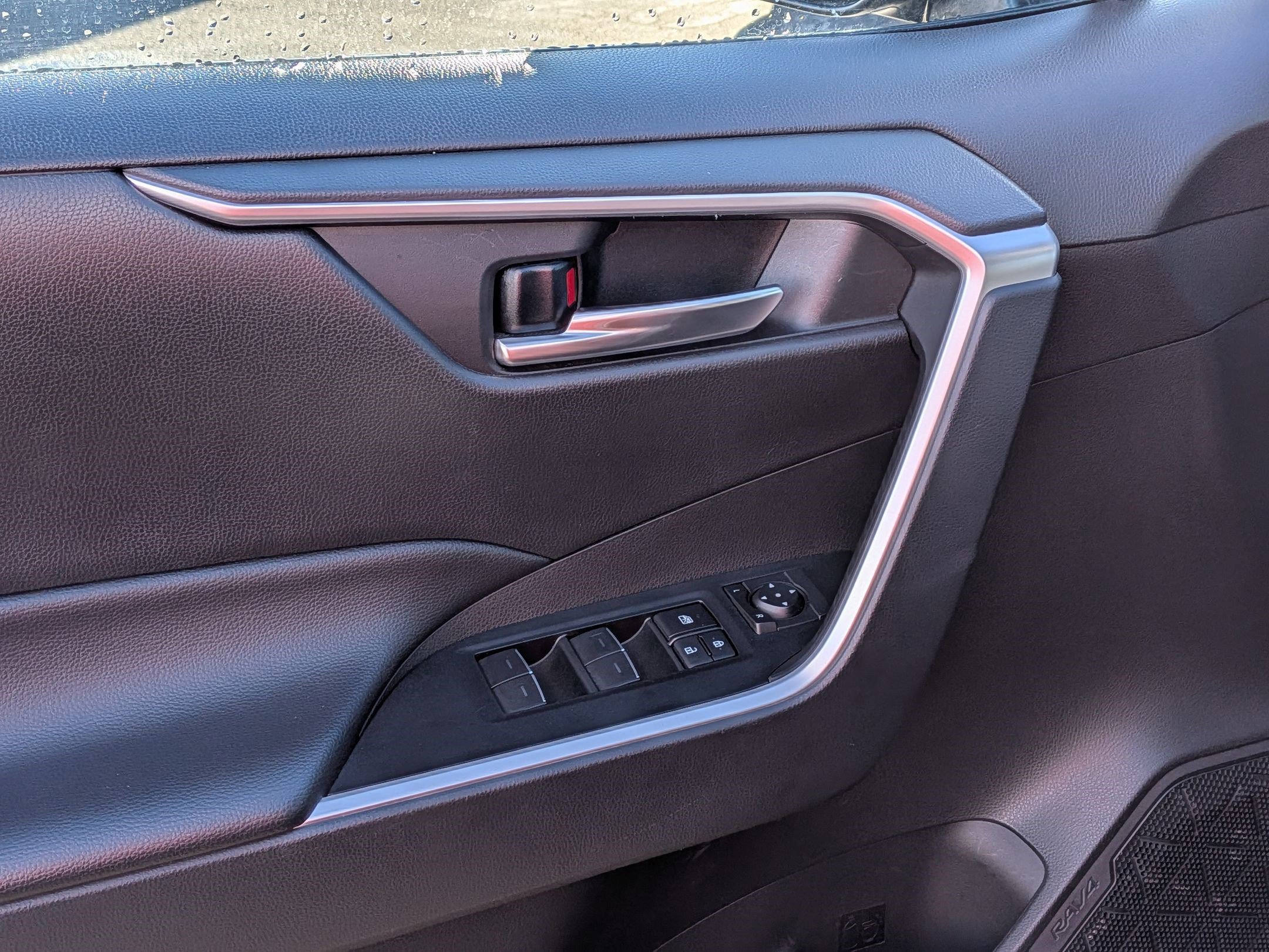 Used 2025 Toyota RAV4 XLE image 15