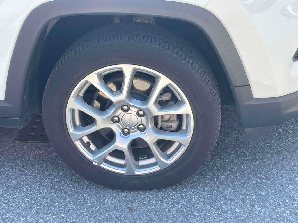 Used 2023 Jeep Compass Latitude AWD/4WD image 9