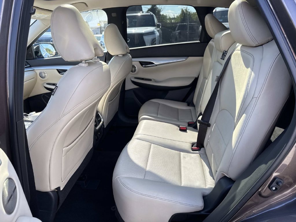 Used 2019 INFINITI QX50 Essential w/ Proactive Package AWD/4WD image 18