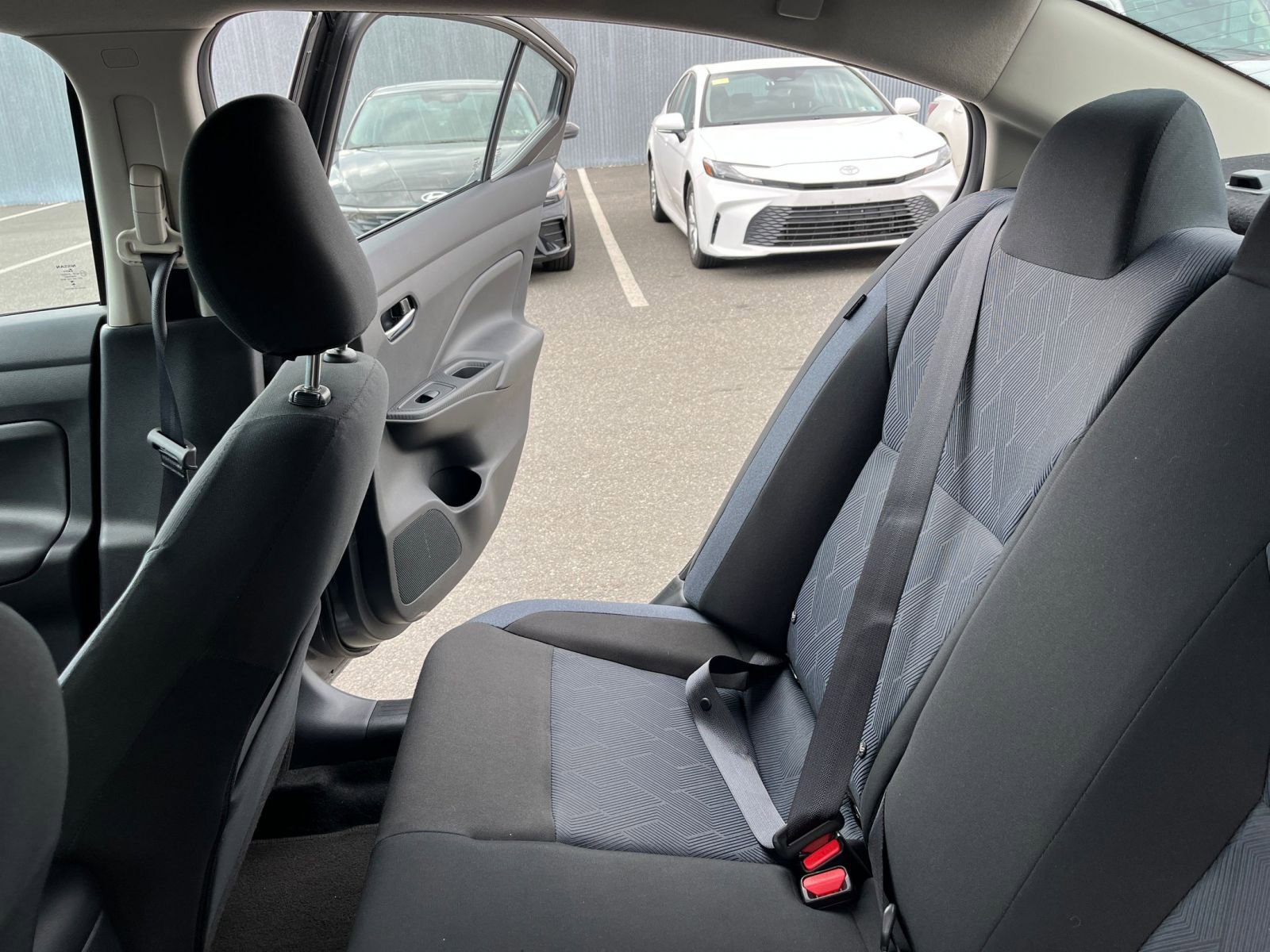 Used 2025 Nissan Versa SV FWD image 38