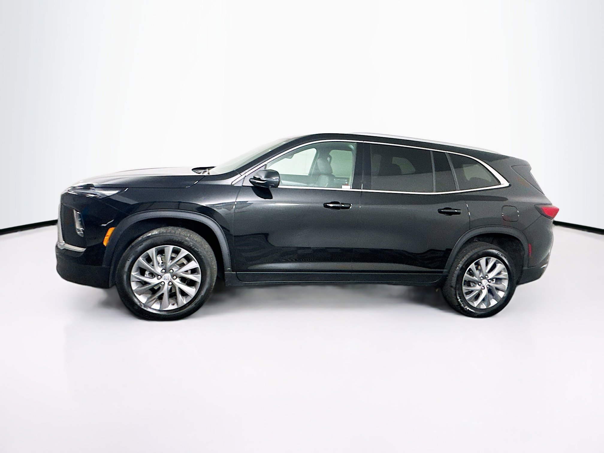 Used 2025 Buick Enclave Preferred image 4