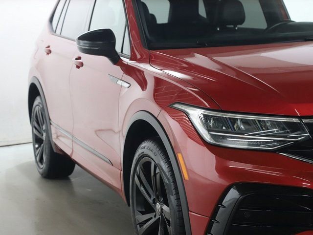 Used 2024 Volkswagen Tiguan SE R-Line image 8