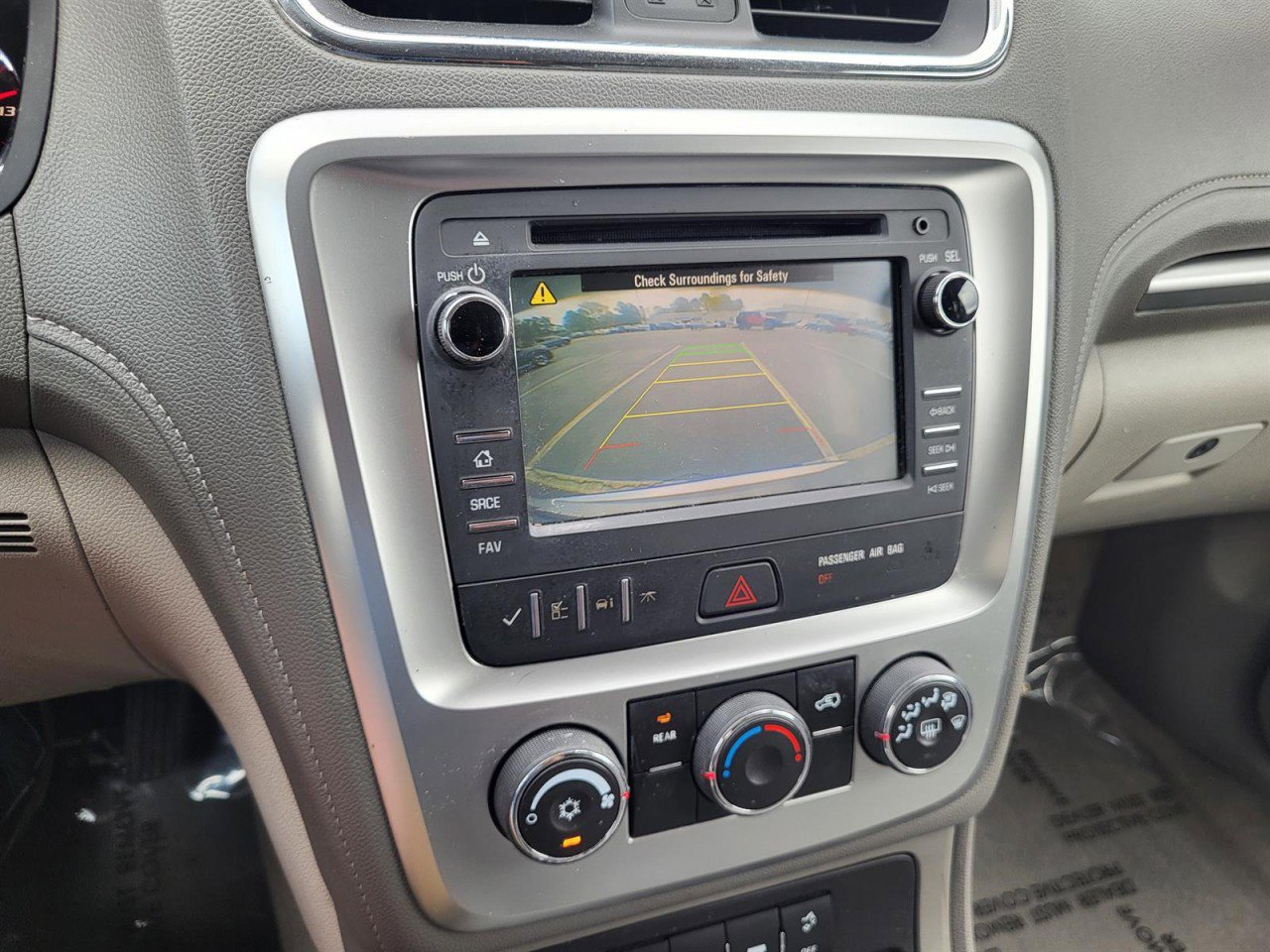 Used 2015 GMC Acadia SLE image 18