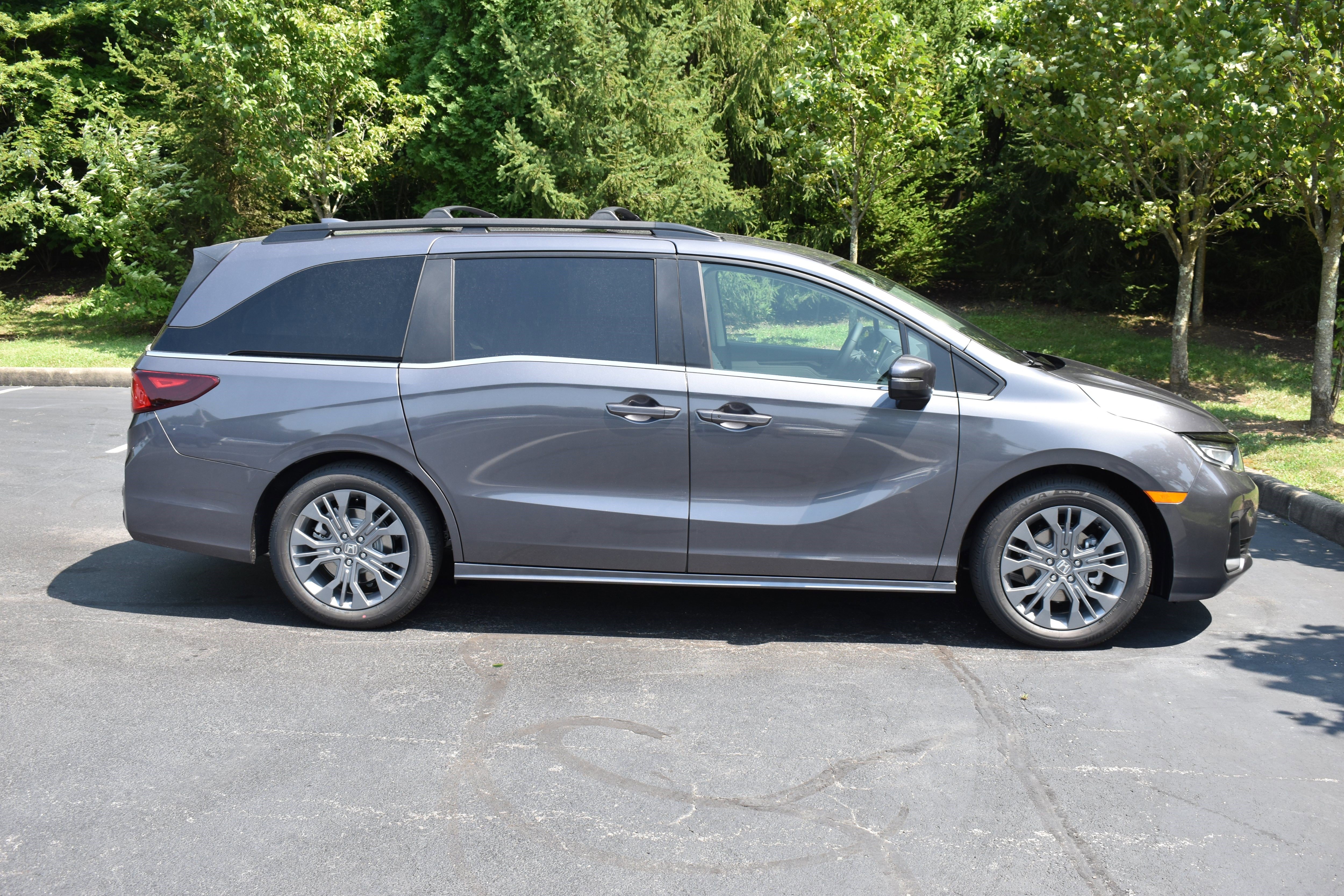 New 2026 Honda Odyssey Touring image 9