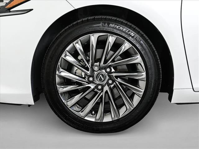 Used 2024 Lexus ES 300h Ultra Luxury w/ Accessory Package (Z1) FWD image 24