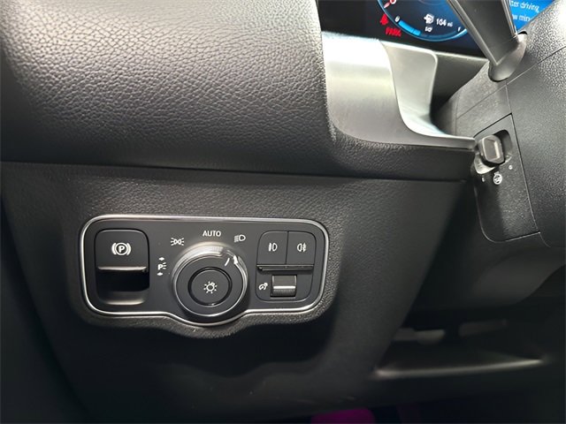 Certified 2022 Mercedes-Benz GLB 250 White image 17