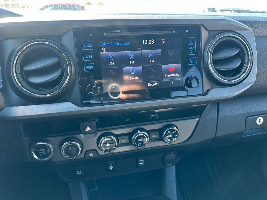 Used 2016 Toyota Tacoma TRD Sport w/ Exterior Package AWD/4WD image 32