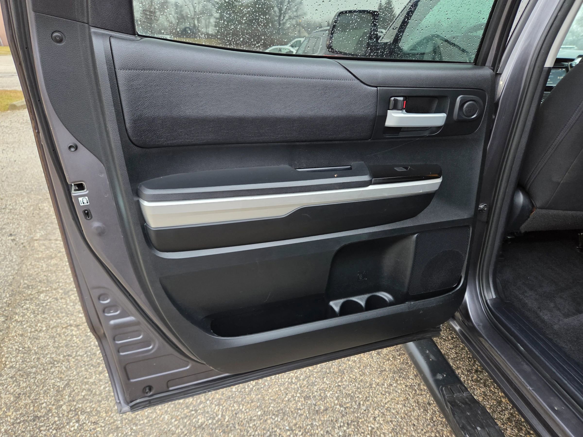 Used 2017 Toyota Tundra SR5 w/ SR5 Upgrade Package image 15