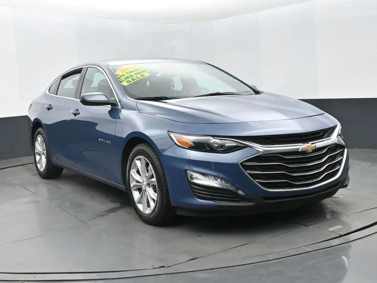 Used 2025 Chevrolet Malibu LT FWD image 2
