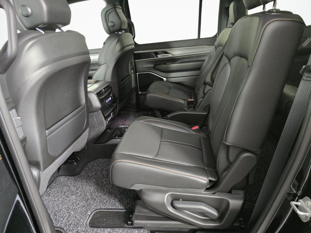 New 2026 Jeep Grand Wagoneer 4WD image 41