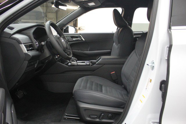 New 2026 Mitsubishi Outlander LE FWD image 6
