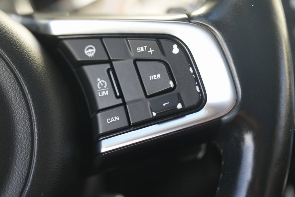 Used 2017 Jaguar F-PACE R-Sport image 47