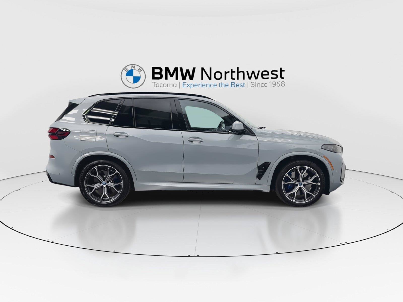 Used 2024 BMW X5 xDrive50e w/ M Sport Package AWD/4WD image 5