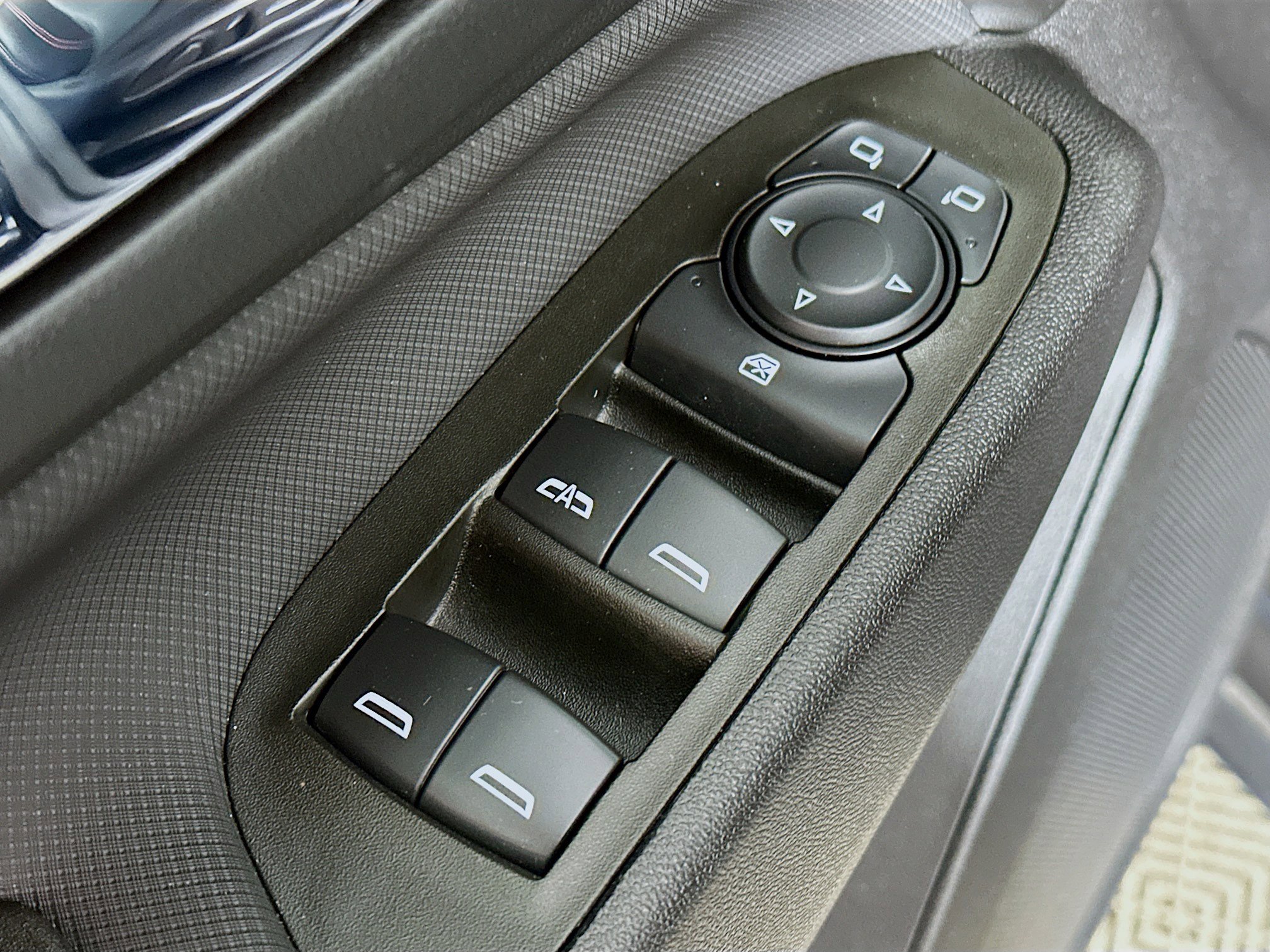 Used 2024 Chevrolet Equinox RS w/ RS Leather Package image 17