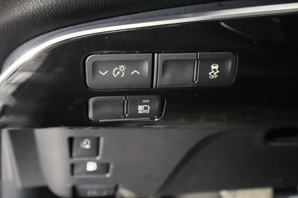 Used 2020 Toyota Prius Prime XLE FWD image 14