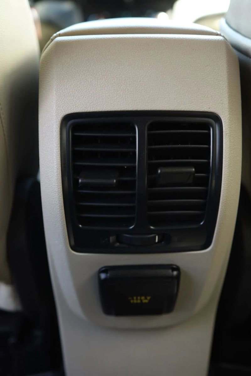 Used 2017 Ford Escape SE w/ SE Leather Comfort Package image 29