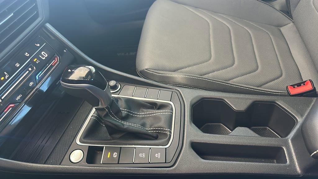 Certified 2025 Volkswagen Jetta SEL FWD image 15