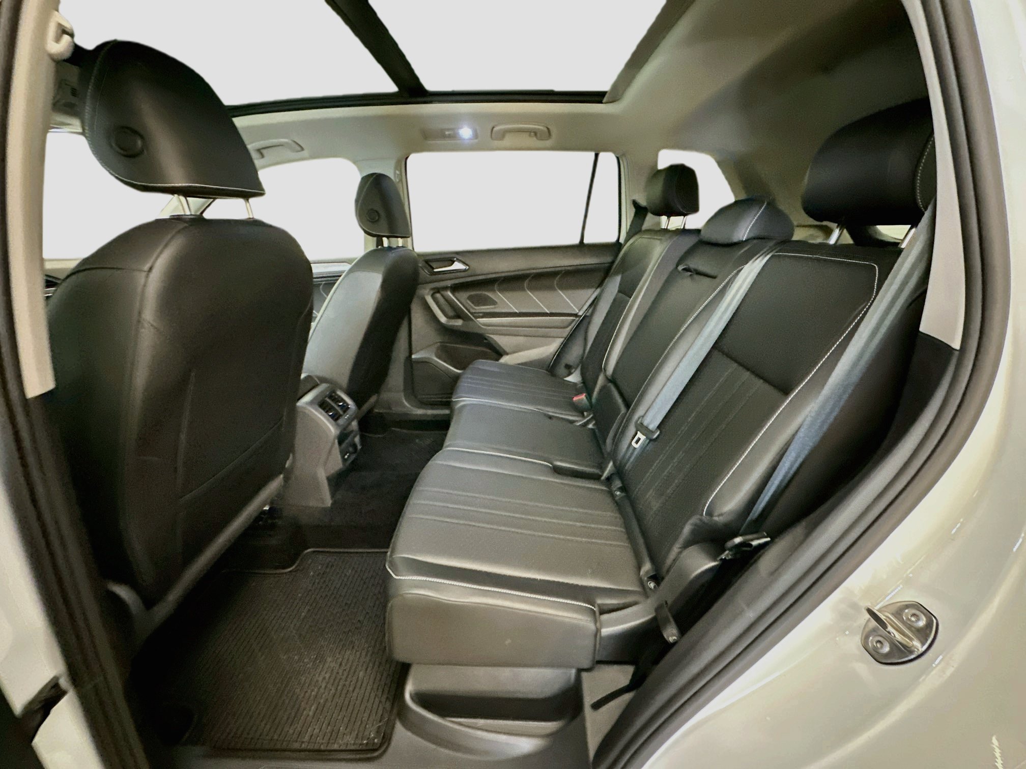 Used 2023 Volkswagen Tiguan SE w/ Panoramic Sunroof Package AWD/4WD image 30