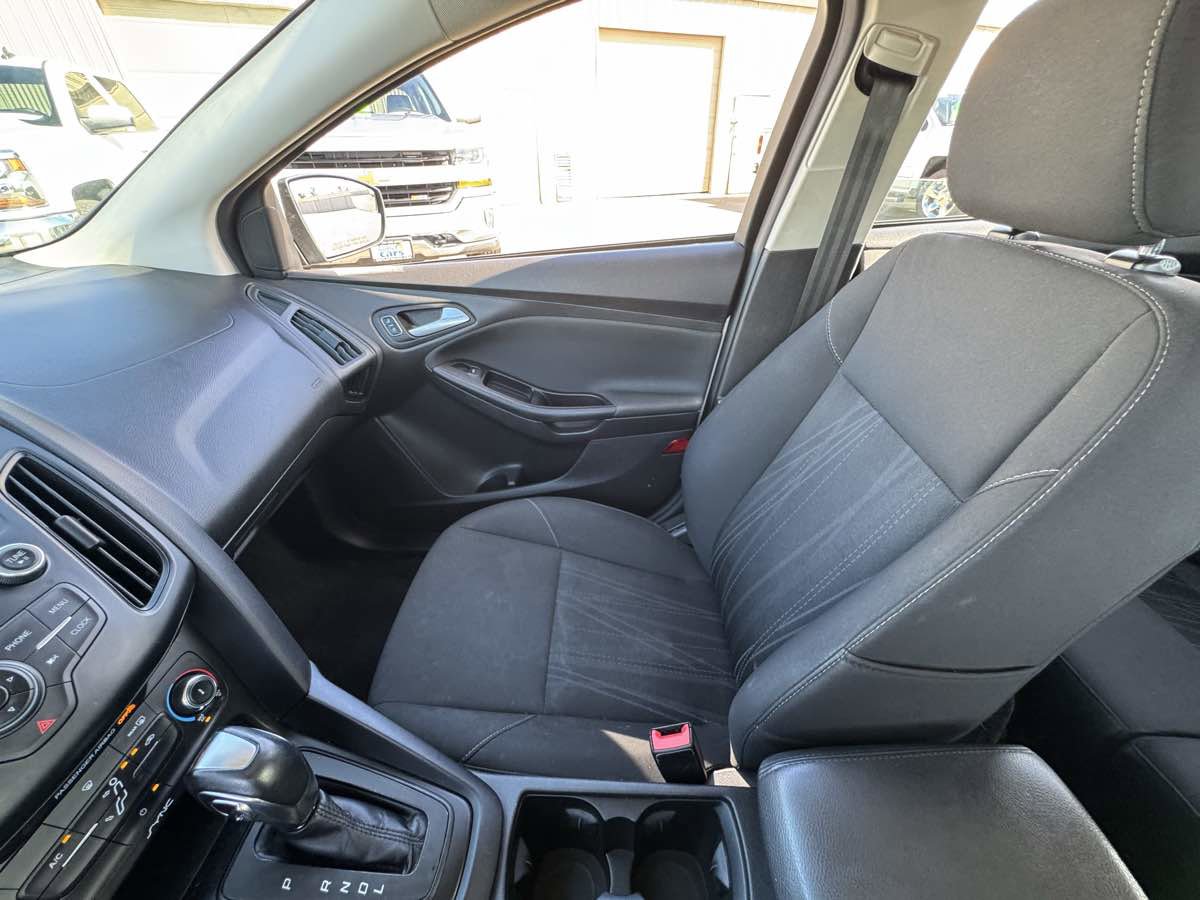 Used 2016 Ford Focus SE FWD image 32