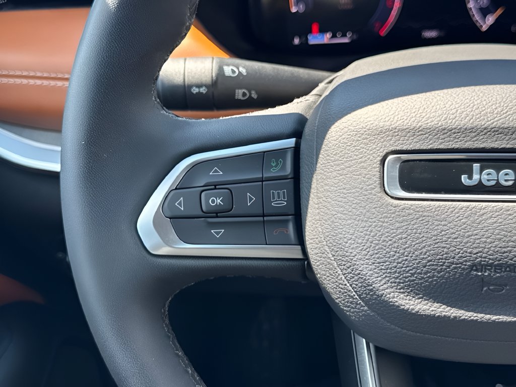 Used 2025 Jeep Compass Limited w/ Elite Group AWD/4WD image 14