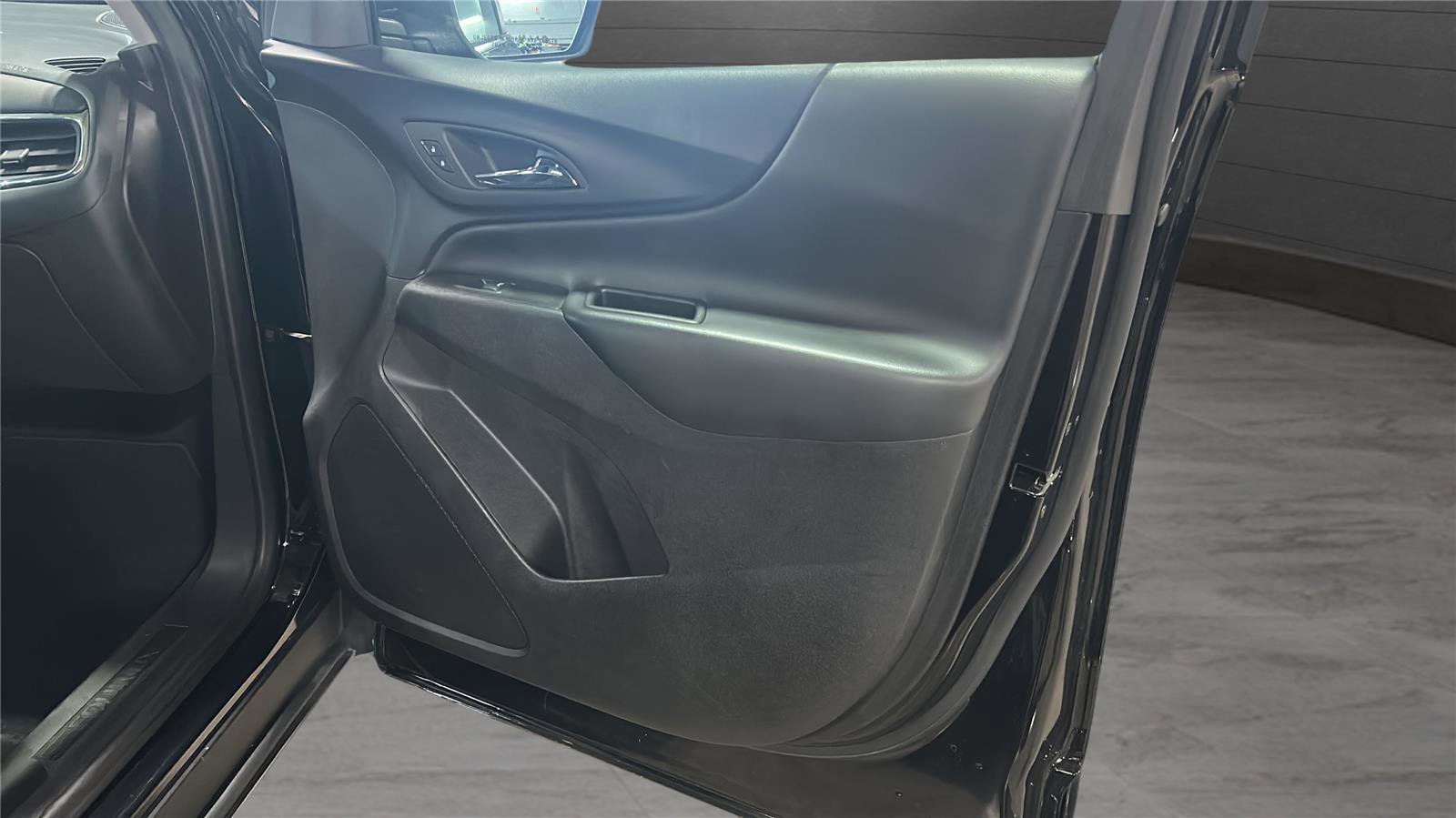 Used 2023 Chevrolet Equinox LT image 13