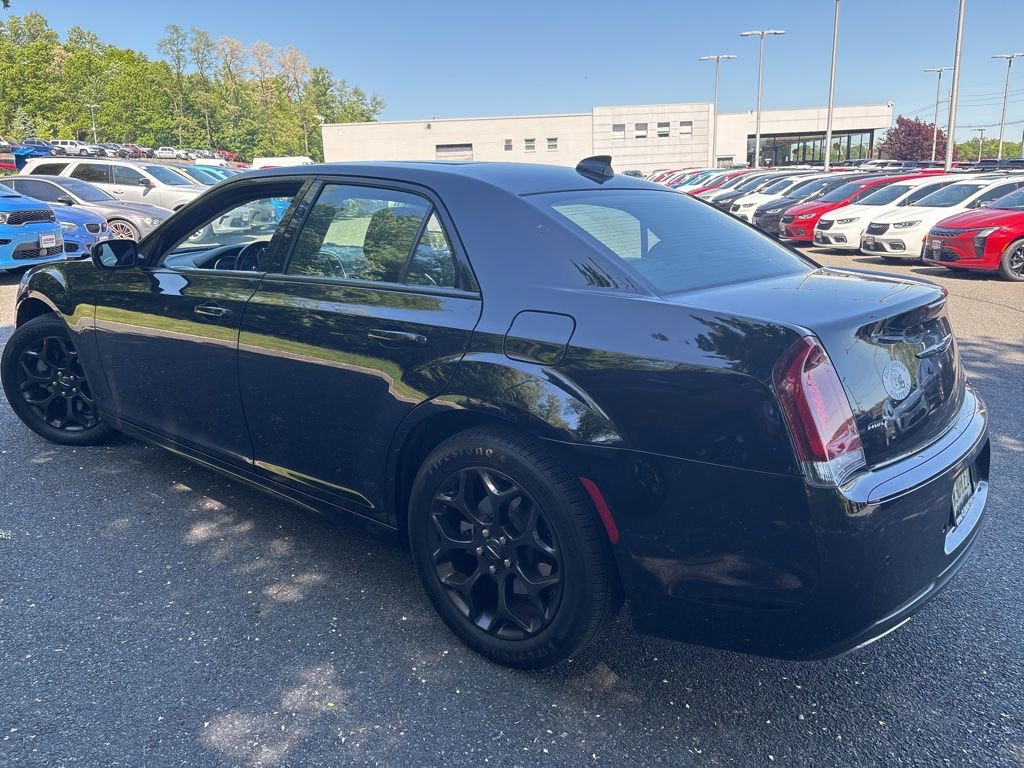 Used 2022 Chrysler 300 Touring L w/ Popular Equipment Group AWD/4WD image 3