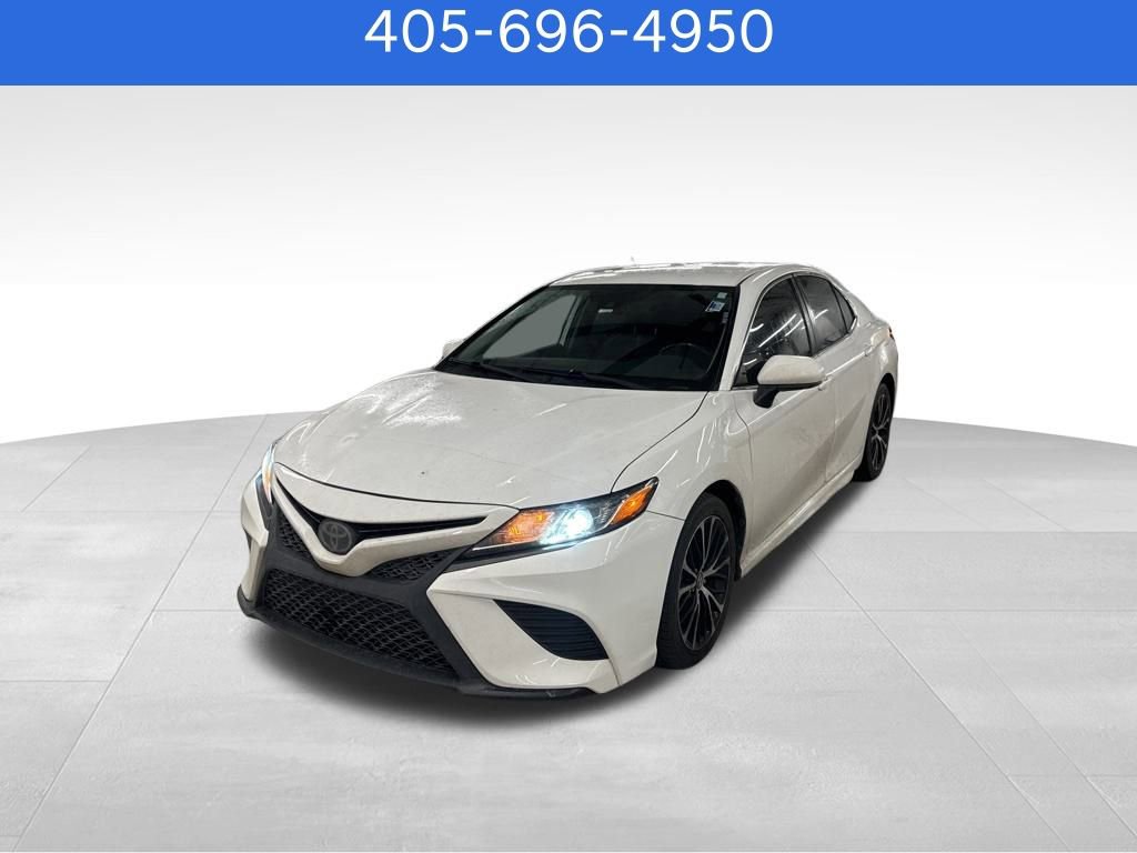 Used 2020 Toyota Camry SE image 1