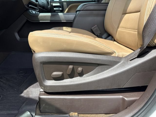 Used 2017 GMC Sierra 2500 Denali w/ Duramax Plus Package AWD/4WD image 14