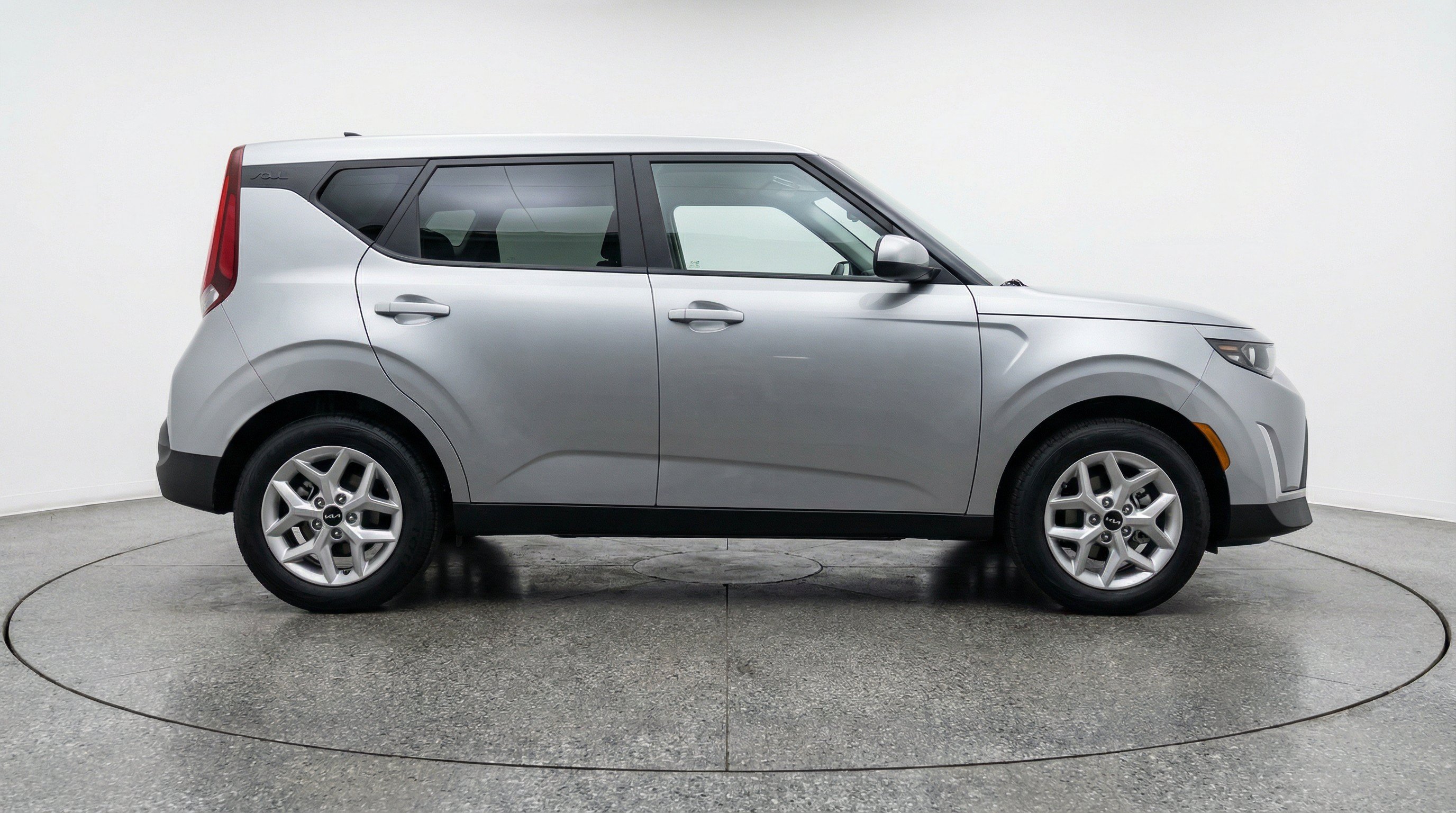 Used 2025 Kia Soul LX w/ LX Technology Package FWD image 11