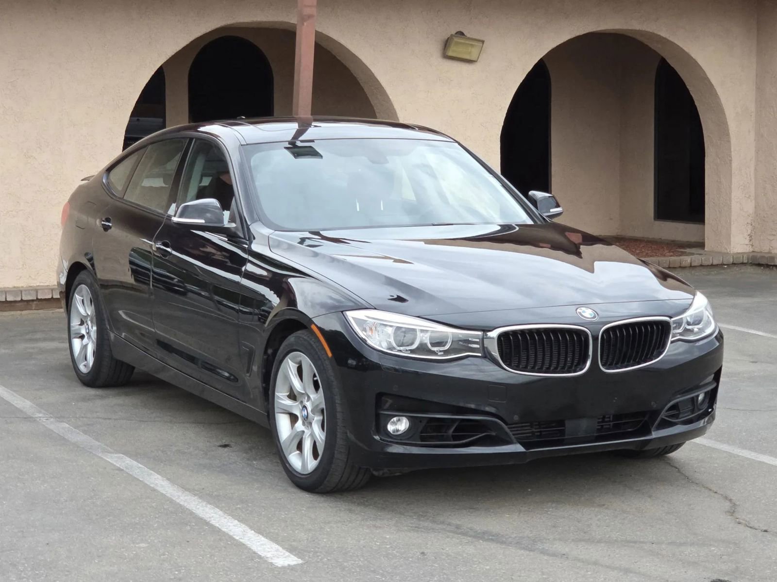 Used 2014 BMW 335i Gran Turismo xDrive image 3