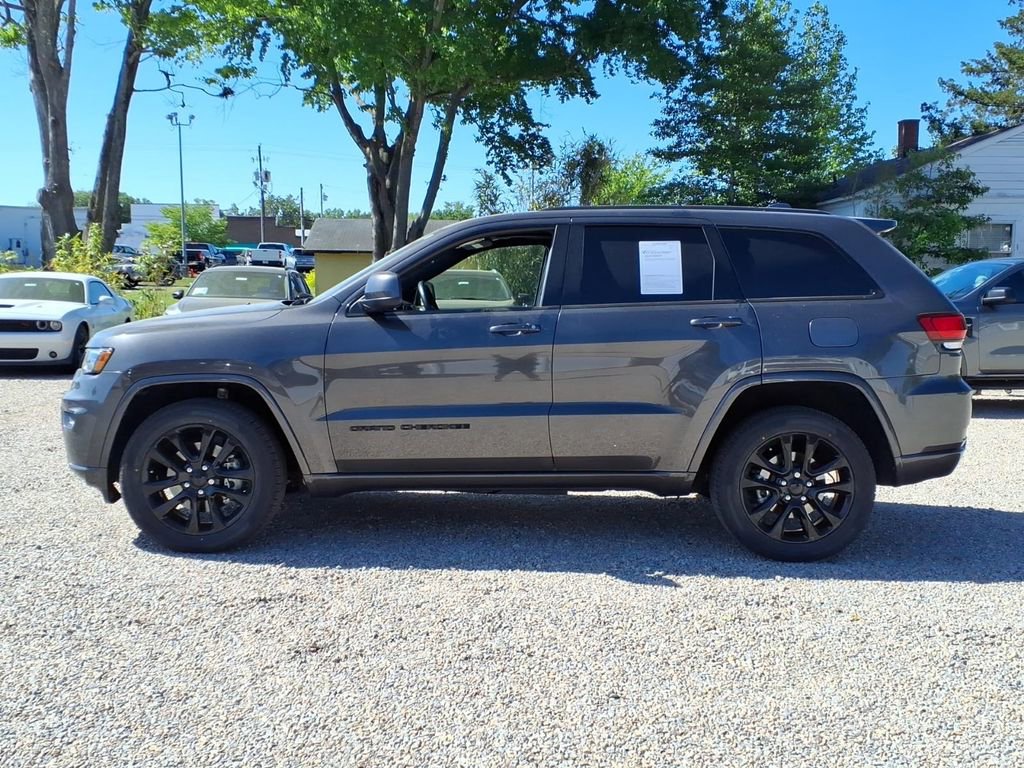 Used 2021 Jeep Grand Cherokee Laredo X AWD/4WD image 4