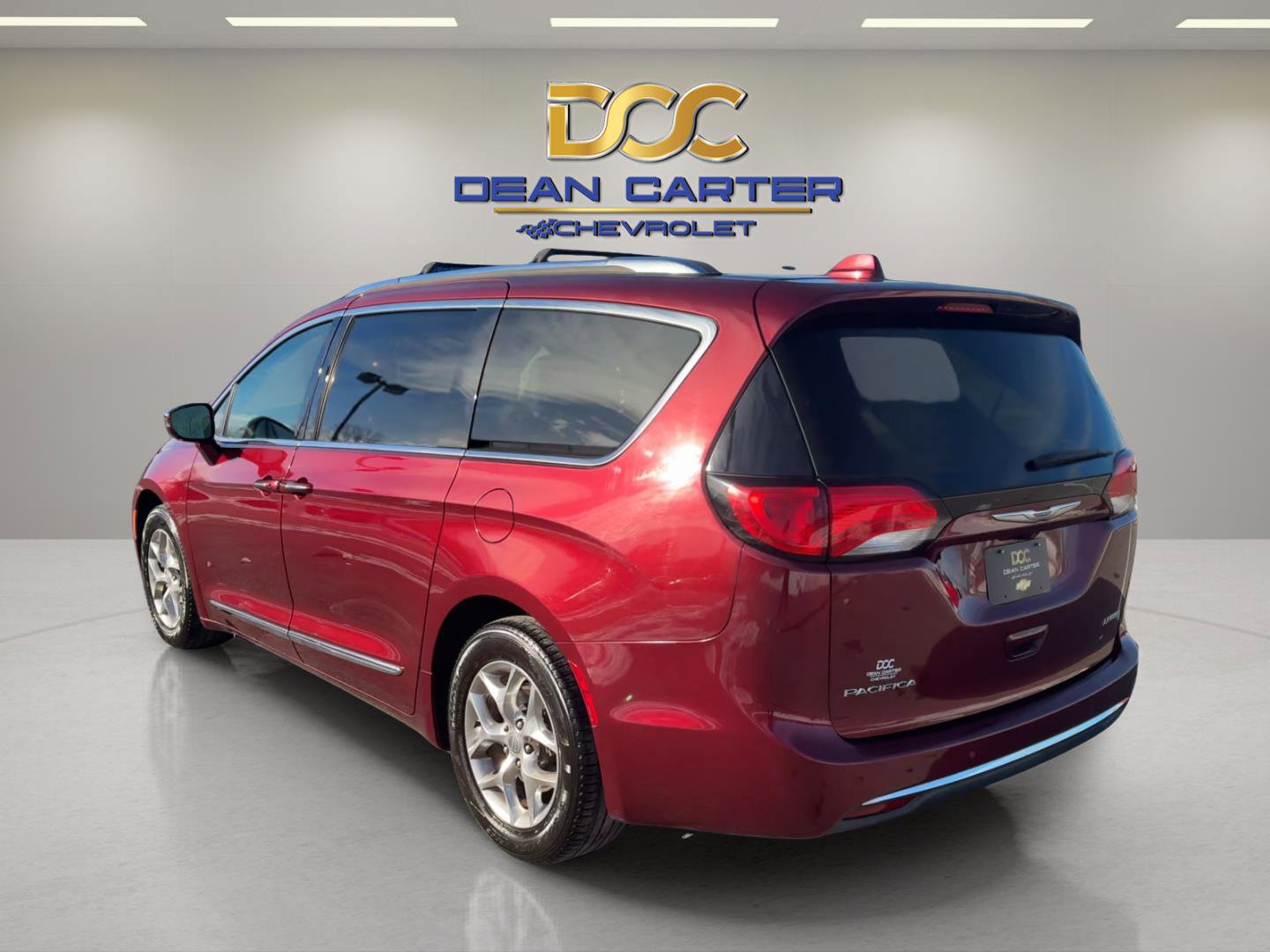 Used 2017 Chrysler Pacifica Limited image 3