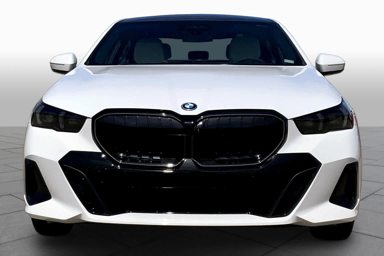 New 2026 BMW 550e xDrive AWD/4WD image 3