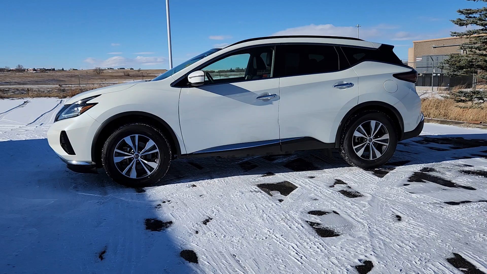 Used 2023 Nissan Murano SV image 2