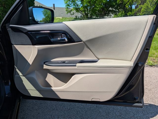 Used 2016 Honda Accord LX image 27