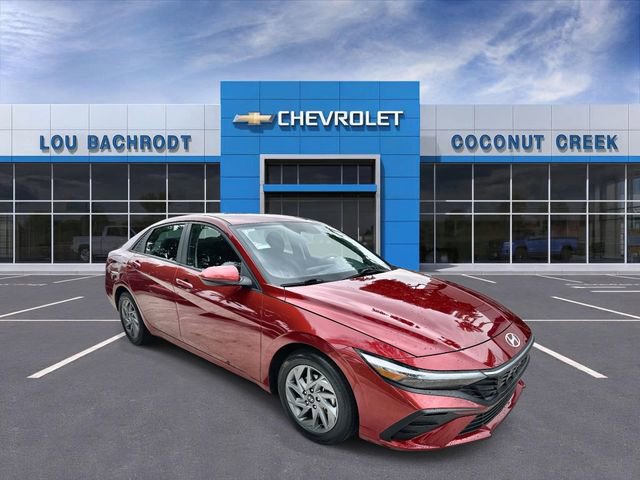 Used 2024 Hyundai Elantra SEL image 2