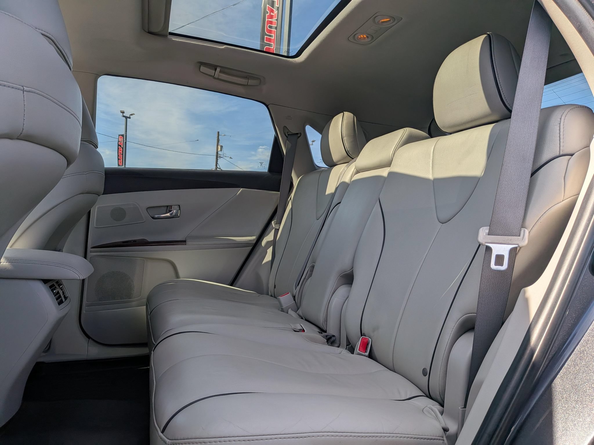 Used 2011 Toyota Venza w/ Premium Pkg #2 FWD image 6
