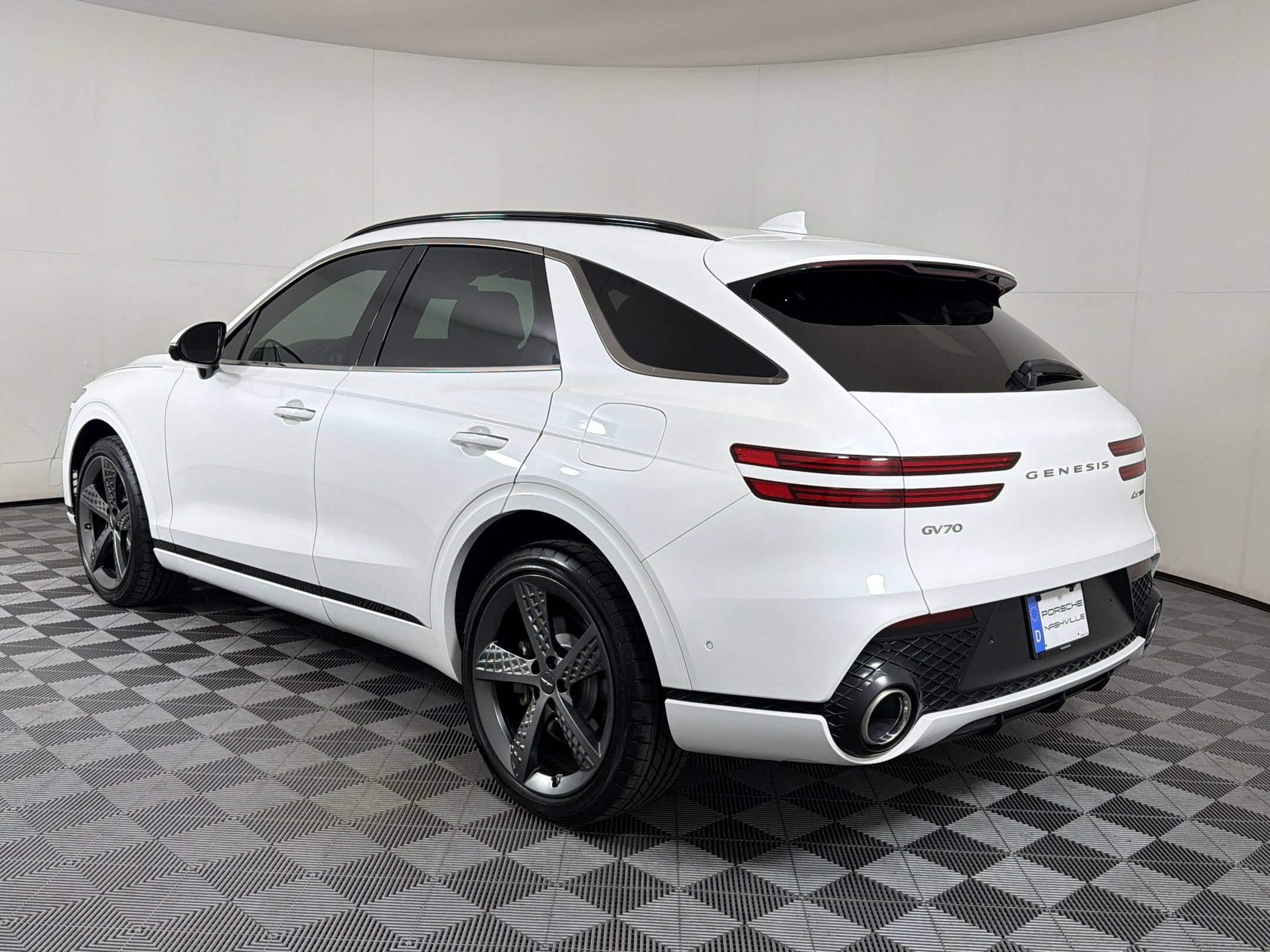 Used 2022 Genesis GV70 3.5T Sport w/ Sport Prestige Package AWD/4WD image 3