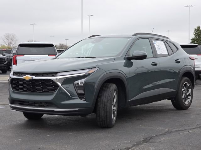 Certified 2025 Chevrolet Trax LT w/ Driver Confidence Package image 17