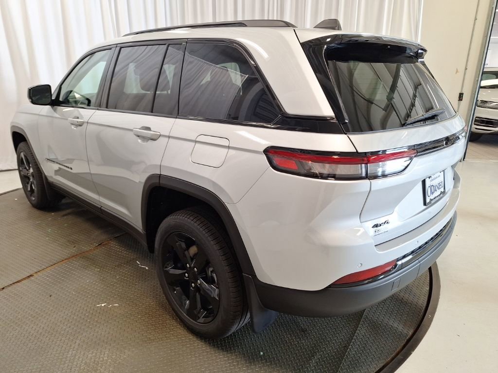 New 2025 Jeep Grand Cherokee Limited w/ Black Appearance Package image 25