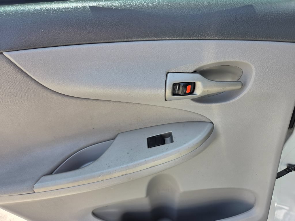 Used 2010 Toyota Corolla LE FWD image 22